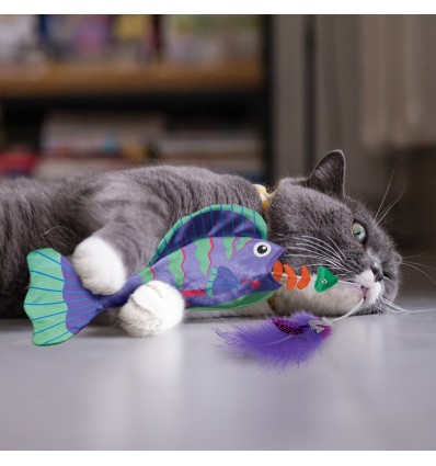 Brinquedo Kong Wrangler Angler com catnip - cor sortida (CA473E)